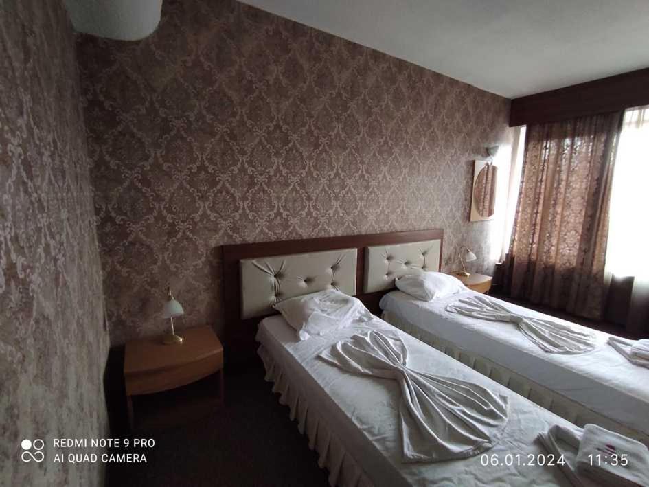 Хотел Казанлък Buitenkant foto