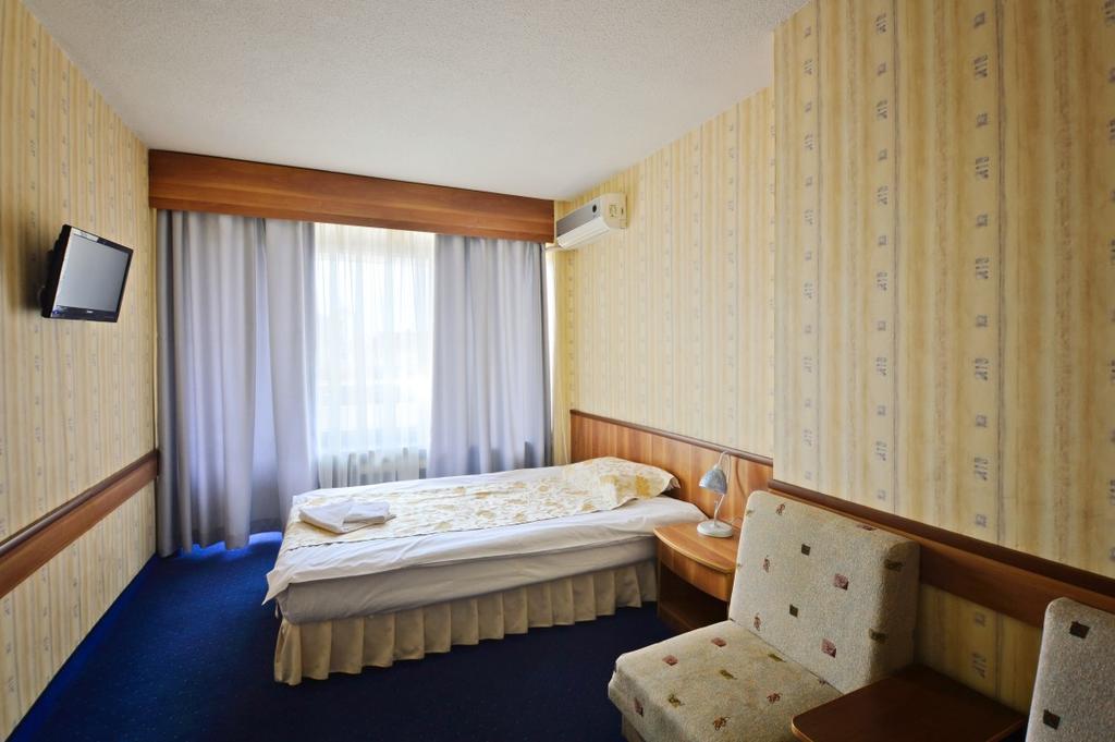 Хотел Казанлък Buitenkant foto