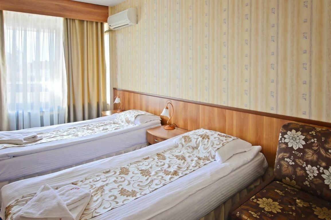 Хотел Казанлък Buitenkant foto
