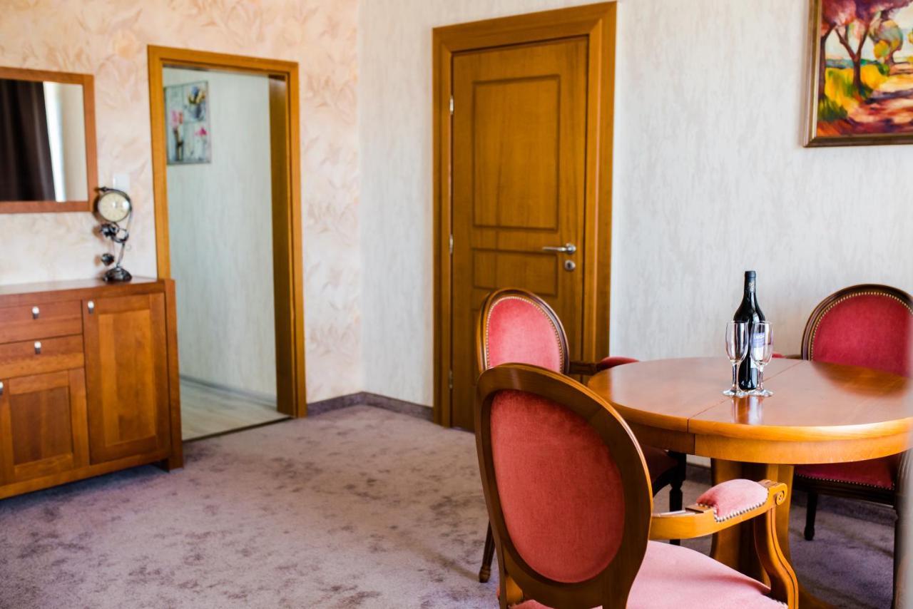 Хотел Казанлък Buitenkant foto
